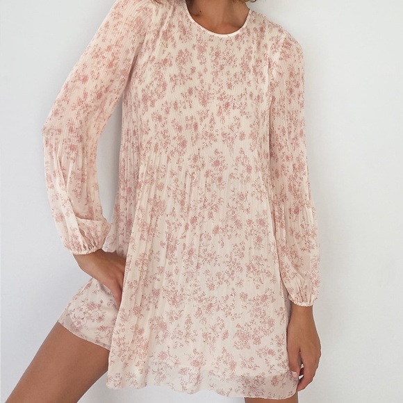 Wilfred Dresses & Skirts - BNWT⎜Aritzia Wilfred⎜DAYDREAMER MINI DRESS⎜BONE / HEIRLOOM PINK